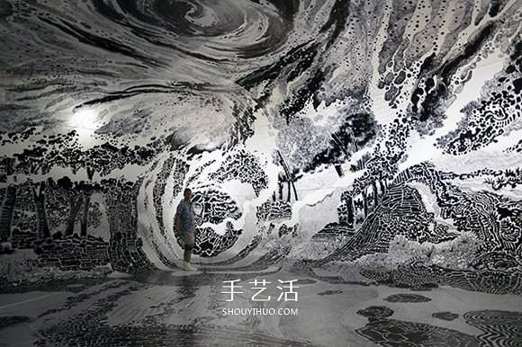 掉入黑白漩涡！120支马克笔画出360度沉浸式装置 - 双维造物网