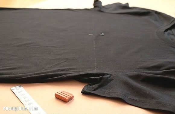 旧T恤变废为宝改造黑色性感透明薄纱礼服(图3)