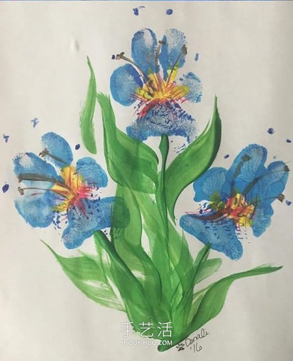 宠物主人用狗的脚爪画出漂亮的花朵画(图4)