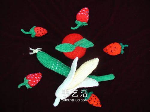 用毛线做水果的作品图片 还能当做趣味靠枕(图3)