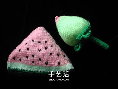 用毛线做水果的作品图片 还能当做趣味靠枕(图7)