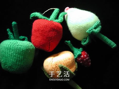 用毛线做水果的作品图片 还能当做趣味靠枕(图11)