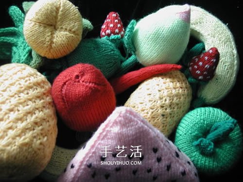 用毛线做水果的作品图片 还能当做趣味靠枕(图12)