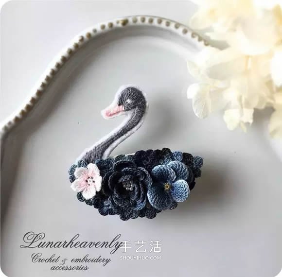 美得不像话！袖珍钩针花朵饰品作品图片欣赏(图28)