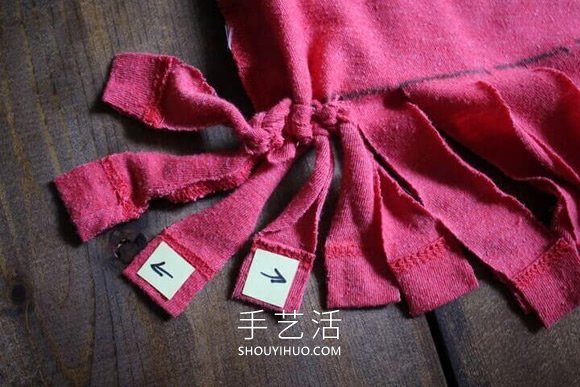 如何用10分钟制作一个不用缝制的T恤手提袋(图7)