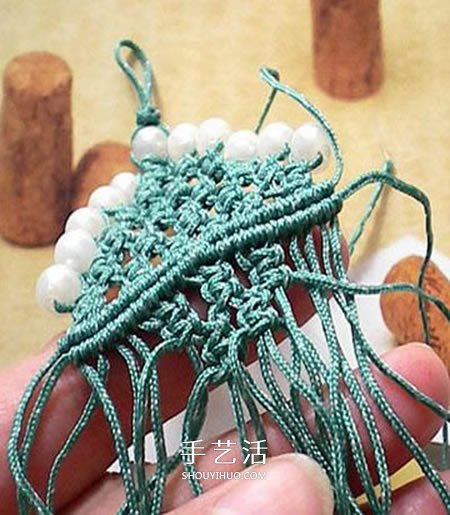 圣诞树小挂件的编法 手工编织圣诞树挂饰图解(图8)