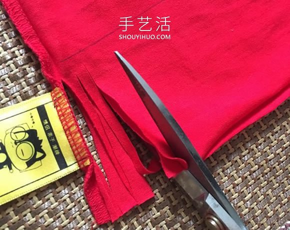 旧T恤改造带流苏性感背心的做法教程(图10)
