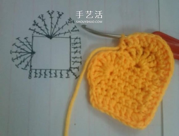 简单钩针编织教程：毛线爱心小挂饰的织法(图12)