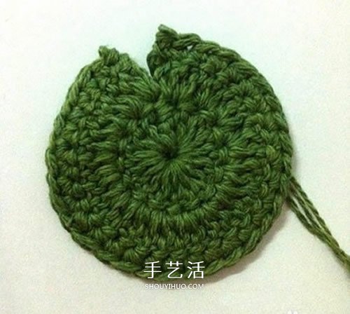 毛线编织莲花胸针的方法 钩针荷花胸花的编法(图7)