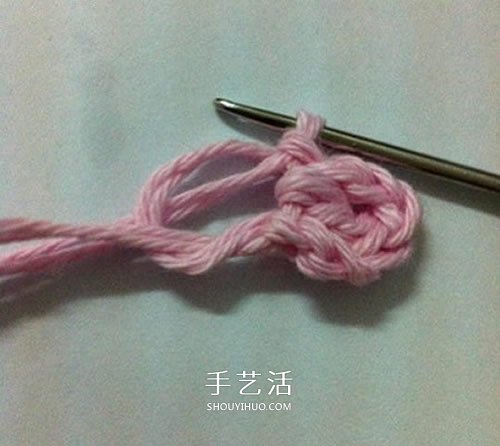 毛线编织莲花胸针的方法 钩针荷花胸花的编法(图13)