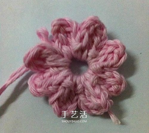 毛线编织莲花胸针的方法 钩针荷花胸花的编法(图15)