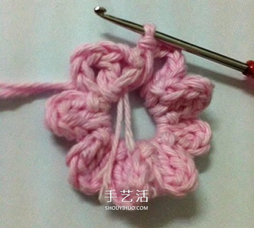 毛线编织莲花胸针的方法 钩针荷花胸花的编法(图14)