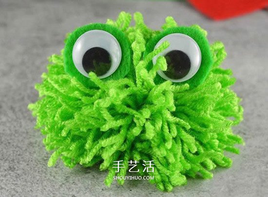 毛线小青蛙手工制作 幼儿做毛线球青蛙的方法(图4)