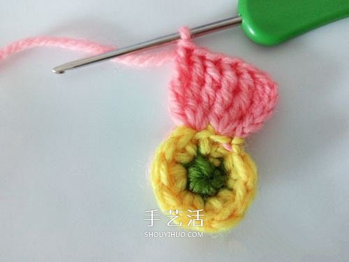 超可爱毛线小花的钩法 钩针编织六瓣花图解(图9)