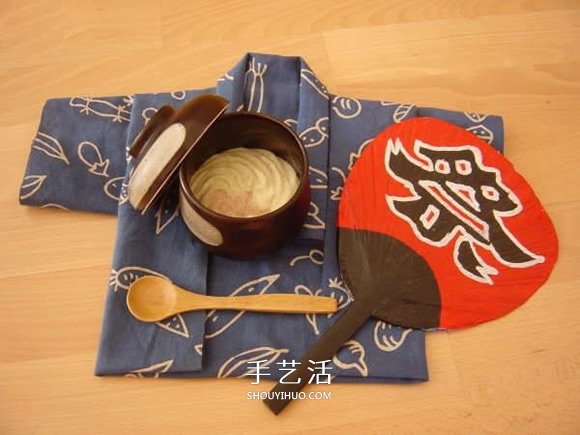 日本和服餐巾折叠图解 怎么叠衣服餐巾的教程(图2)
