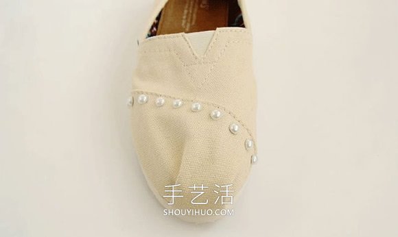 粘贴珍珠改造旧布鞋的简单方法图解(图4)