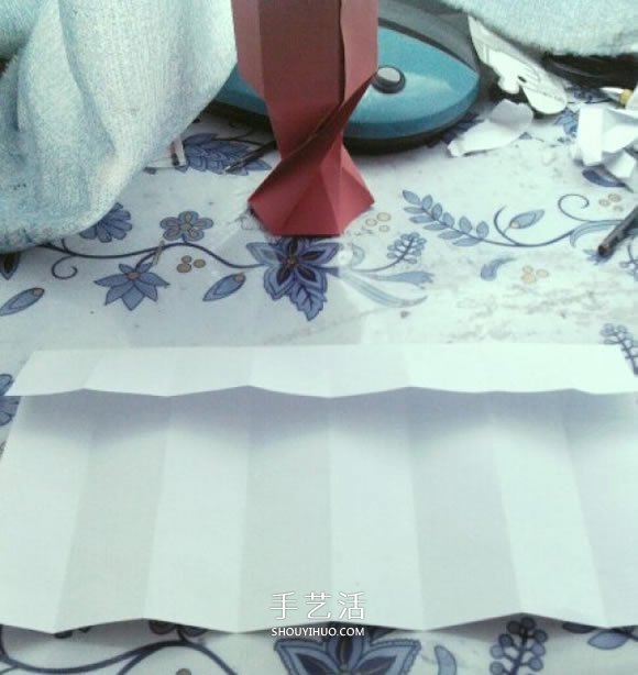 简单高脚杯的折法图解 折纸红酒杯的方法教程(图5)