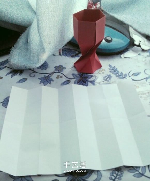 简单高脚杯的折法图解 折纸红酒杯的方法教程(图4)