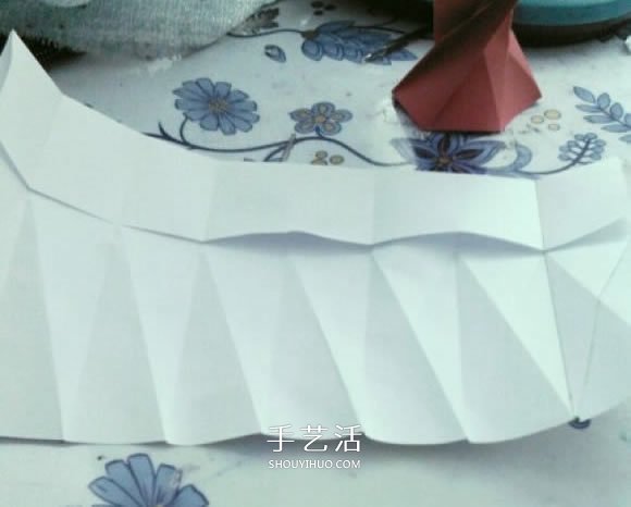 简单高脚杯的折法图解 折纸红酒杯的方法教程(图13)