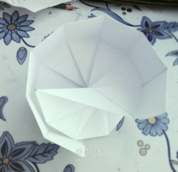 简单高脚杯的折法图解 折纸红酒杯的方法教程(图15)