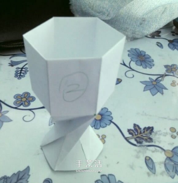 简单高脚杯的折法图解 折纸红酒杯的方法教程(图19)