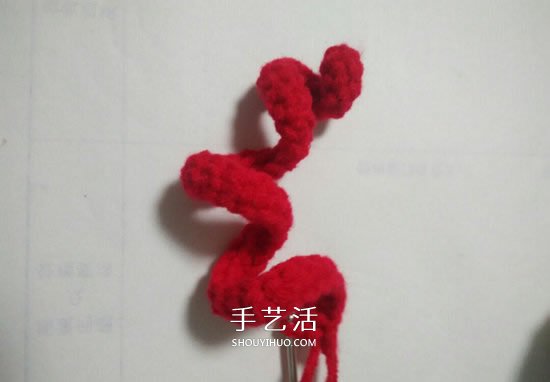 手工钩针编织圣诞花环挂饰的方法图解(图3)