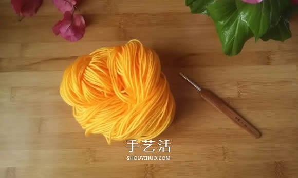 手工钩针编织单色花朵坐垫/杯垫的方法图解(图2)