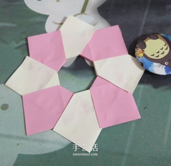 简易圣诞花环折纸图解 幼儿折圣诞花环的折法(图7)