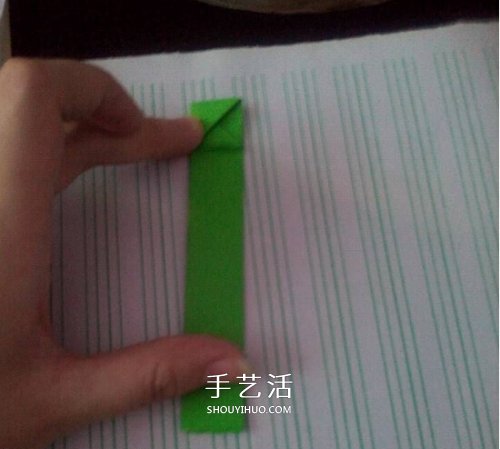纸戒指的折法图解教程 折纸戒指简单又可爱(图9)