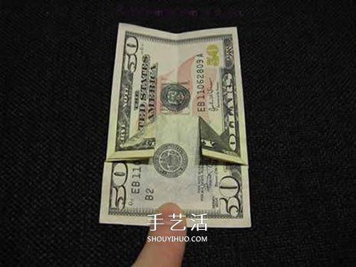 美元圣诞树的折法图解 纸币折纸圣诞树步骤(图6)