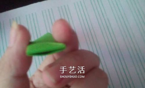 纸戒指的折法图解教程 折纸戒指简单又可爱(图12)