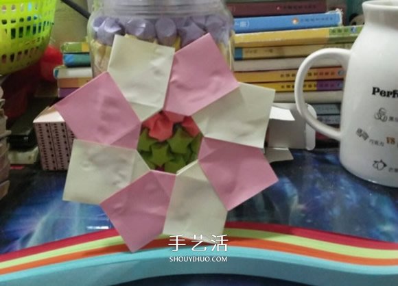 简易圣诞花环折纸图解 幼儿折圣诞花环的折法 - 双维造物网