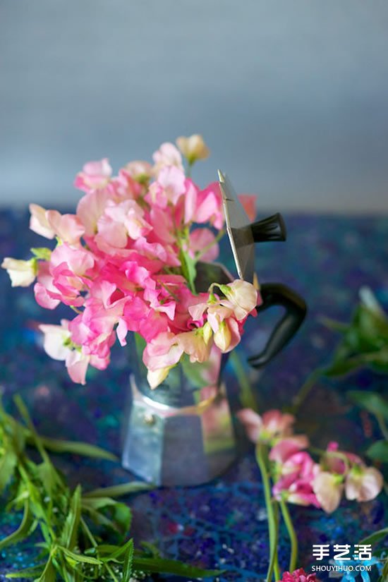 废旧咖啡机变身花器 朴实味道的花瓶DIY教程(图5)