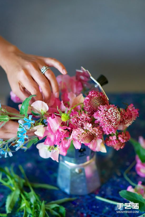 废旧咖啡机变身花器 朴实味道的花瓶DIY教程(图6)