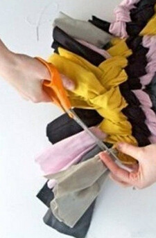 旧衣服/布条利用 手工编织漂亮地毯的步骤(图9)