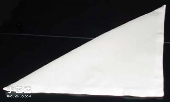 餐巾折叠方法图解 简单折出立体的皇冠(图3)