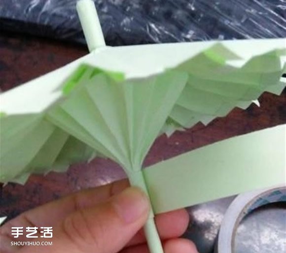 立体小雨伞的折法图解 儿童纸雨伞制作方法(图25)