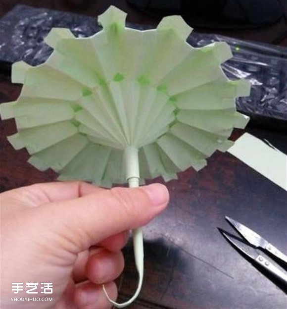 立体小雨伞的折法图解 儿童纸雨伞制作方法(图26)