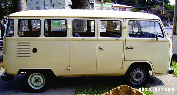 星战迷用贴纸热情改造自家厢型车(图2)