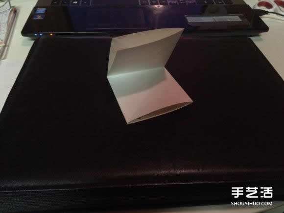 自带夹页功能的个性书签的折法图解教程(图5)