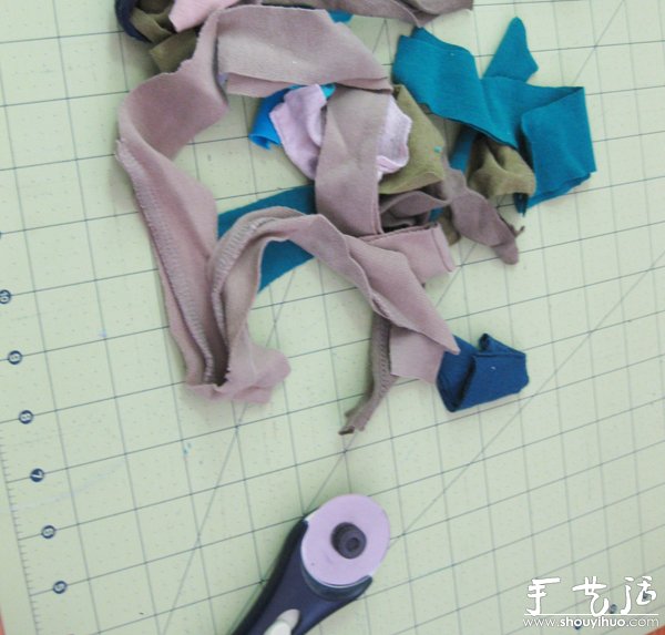 旧衣服动手DIY制作脚垫(图4)