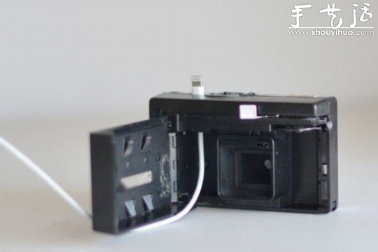旧相机DIY改装成iPhone手机充电插座(图8)
