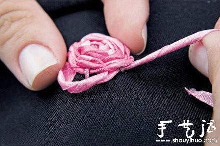 丝带编织精美玫瑰花的教程(图4)