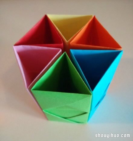 六孔笔筒的折法 折纸制作多彩笔筒图解教程 - 双维造物网