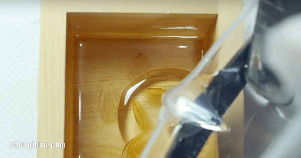 可怜小金鱼被透明树脂封存？别哭，你再仔细看(图6)