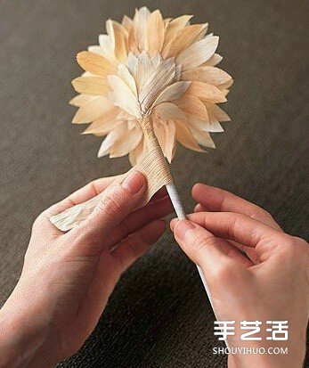 玉米叶制作花朵的方法 玉米叶DIY仿真花教程(图7)