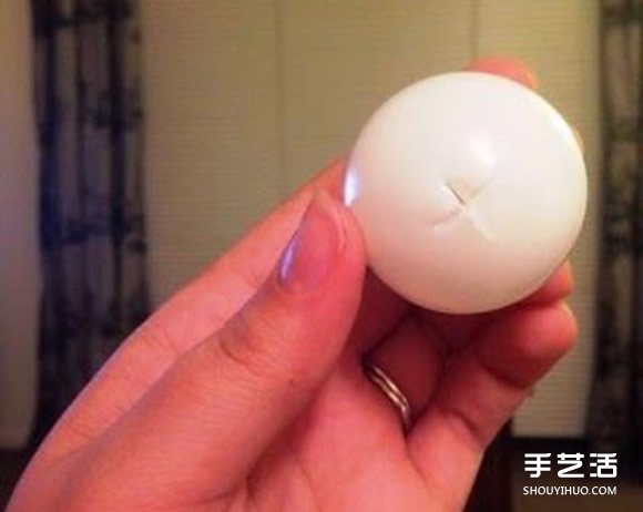 破掉的乒乓球废物利用DIY制作节日装饰灯带(图3)
