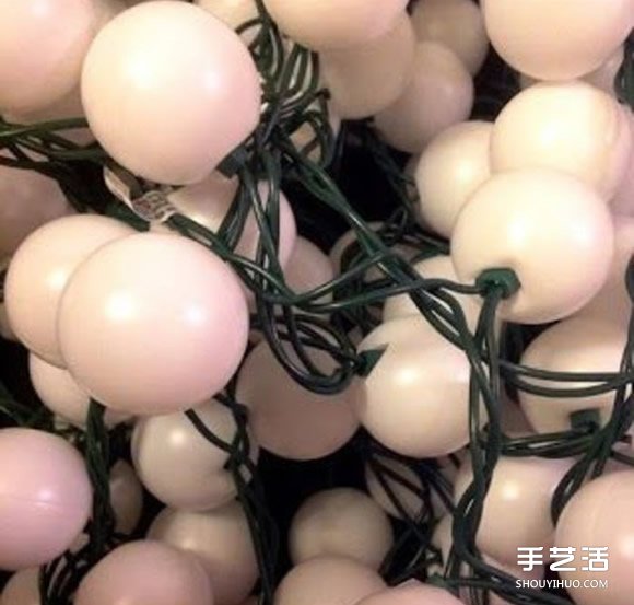 破掉的乒乓球废物利用DIY制作节日装饰灯带(图4)