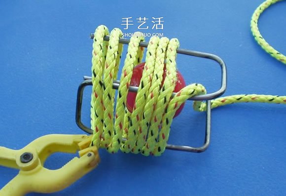 绳子编织球体的方法 怎么用绳编圆球小挂件(图5)