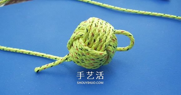 绳子编织球体的方法 怎么用绳编圆球小挂件(图12)